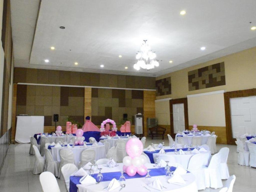 Big Daddy Hotel And Convention Center Butuan City Esterno foto