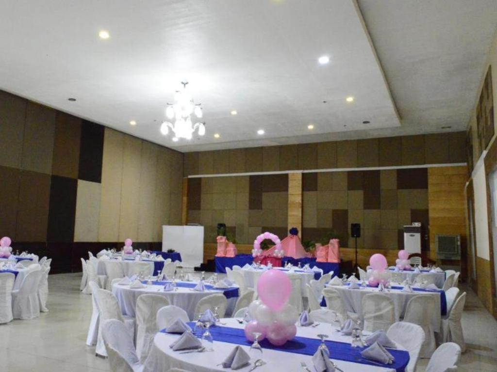Big Daddy Hotel And Convention Center Butuan City Esterno foto