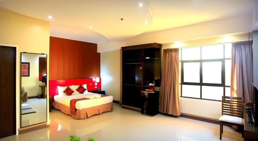 Big Daddy Hotel And Convention Center Butuan City Esterno foto