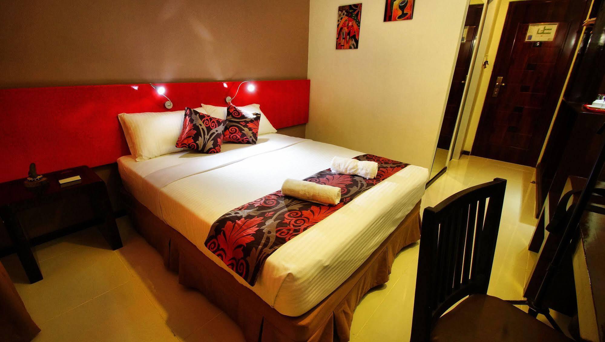 Big Daddy Hotel And Convention Center Butuan City Esterno foto