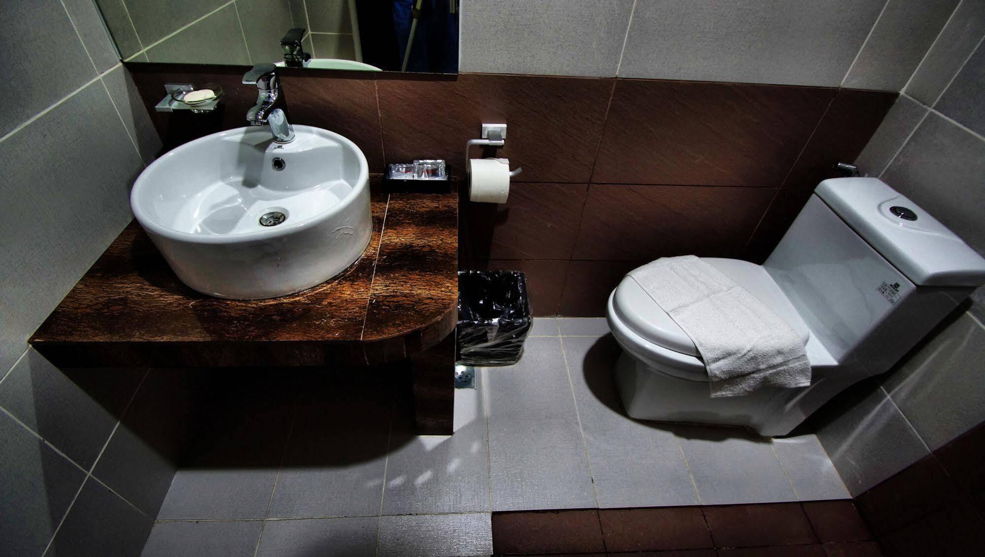 Big Daddy Hotel And Convention Center Butuan City Esterno foto