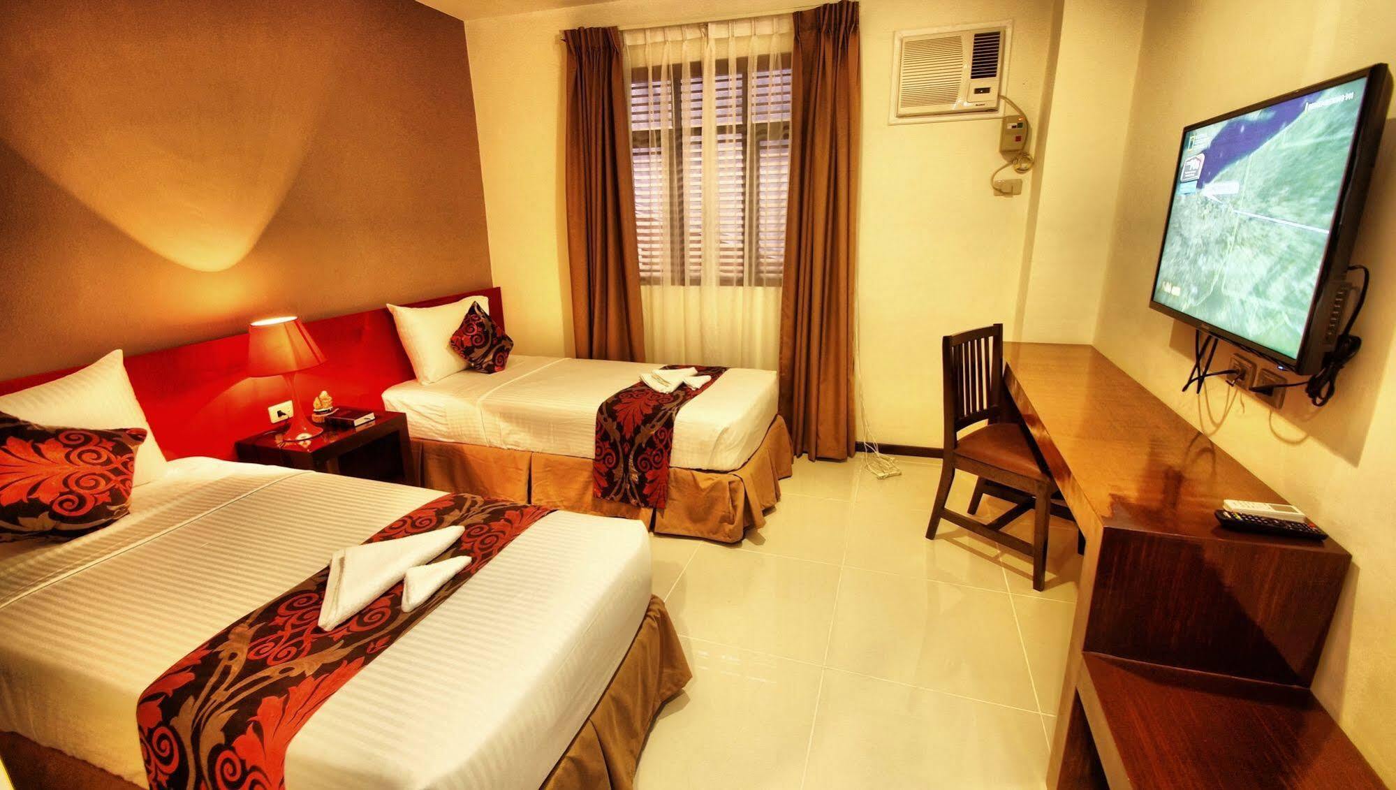 Big Daddy Hotel And Convention Center Butuan City Esterno foto