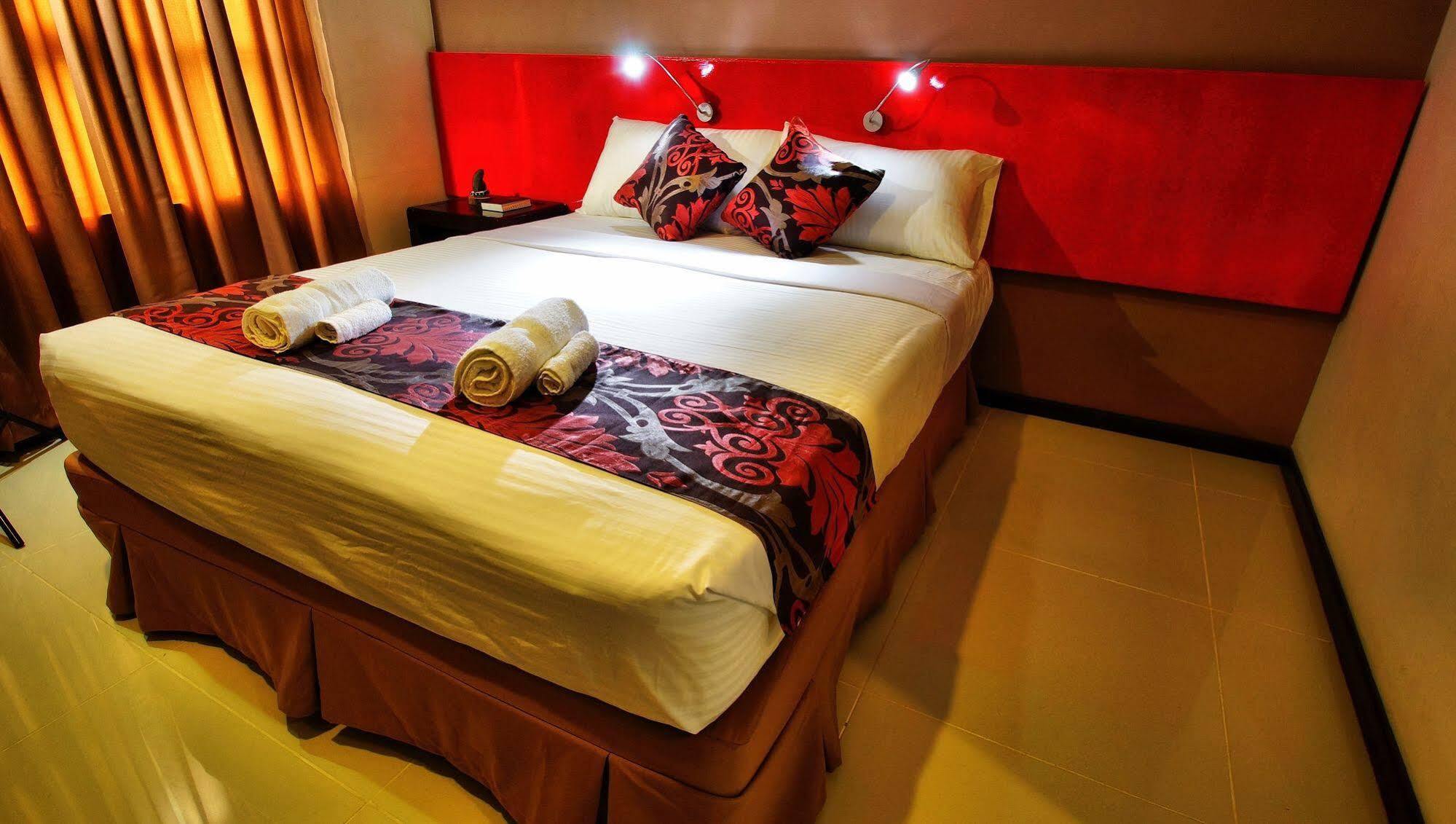 Big Daddy Hotel And Convention Center Butuan City Esterno foto