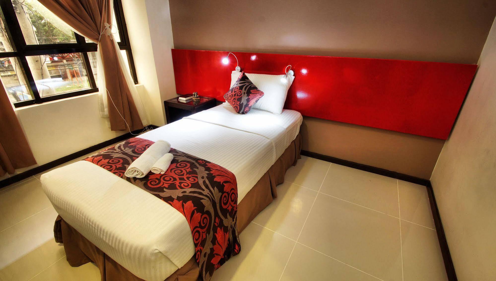 Big Daddy Hotel And Convention Center Butuan City Esterno foto
