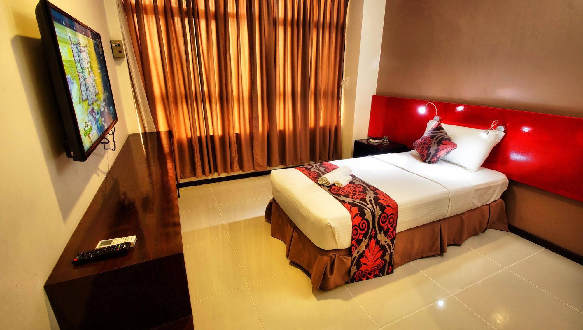 Big Daddy Hotel And Convention Center Butuan City Esterno foto