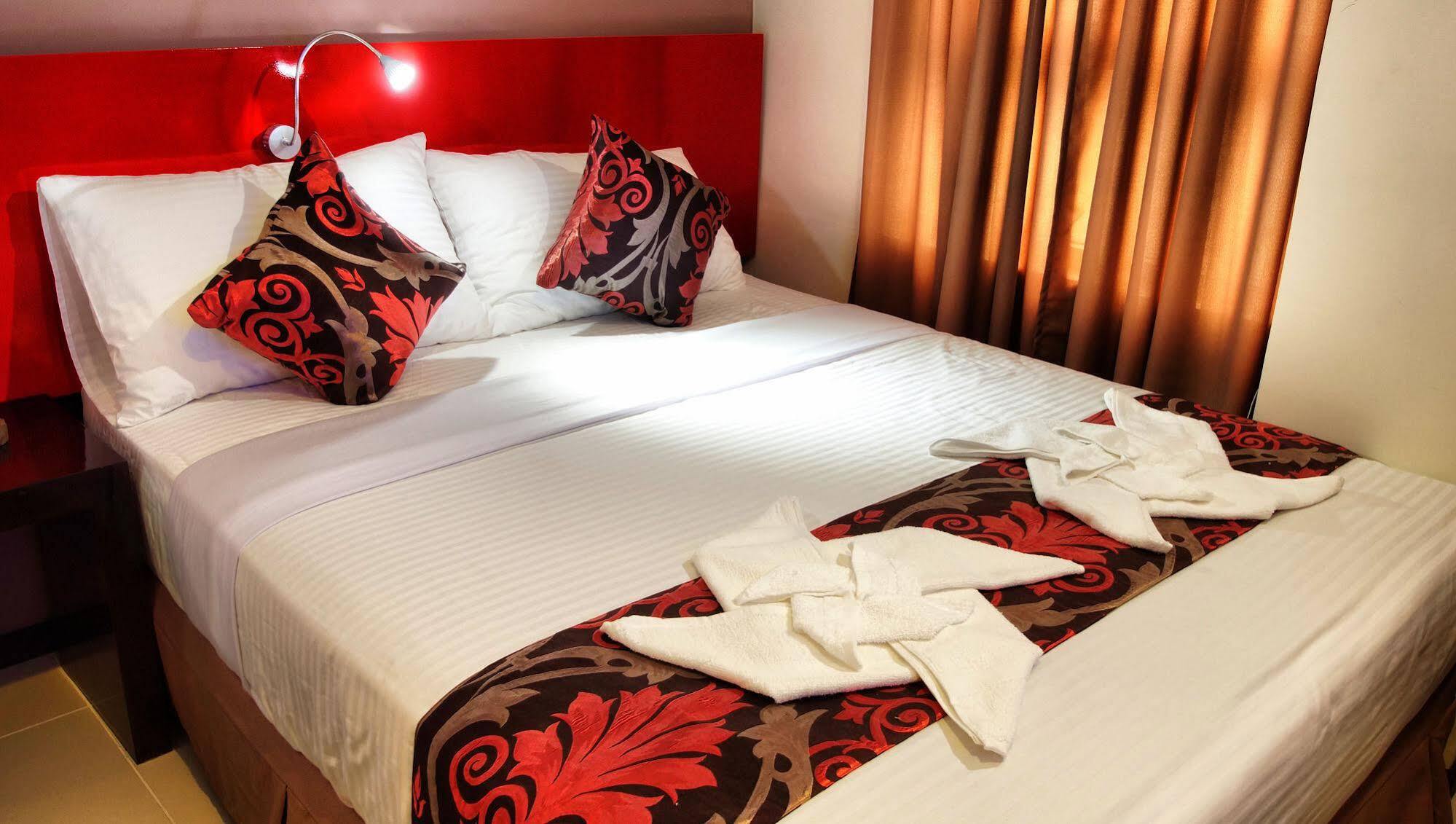 Big Daddy Hotel And Convention Center Butuan City Esterno foto