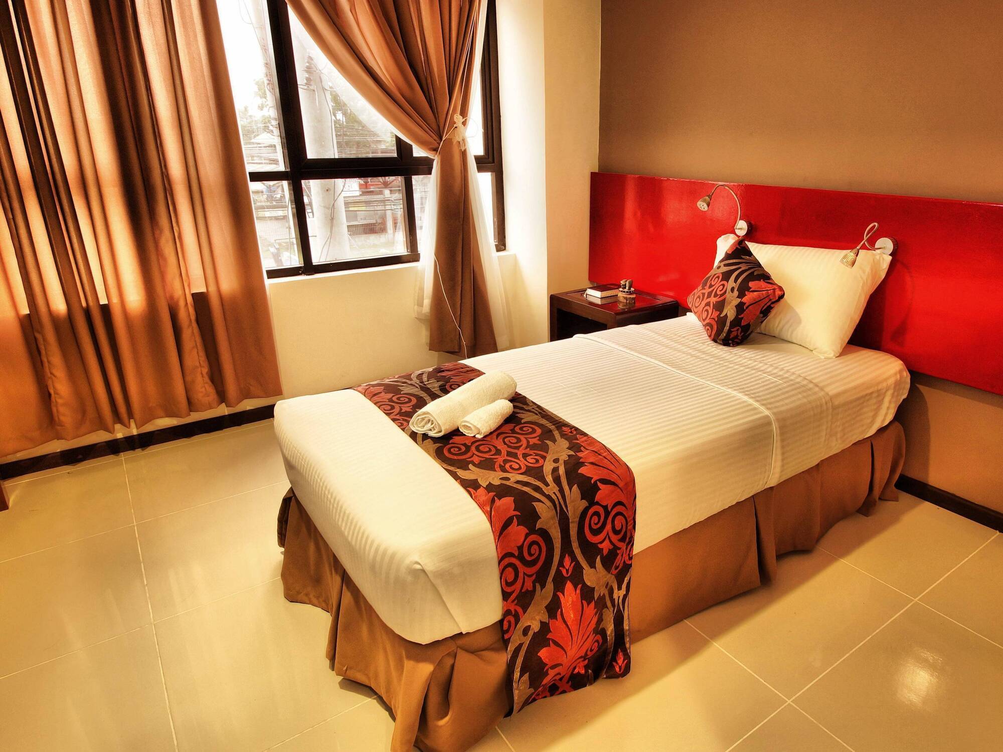 Big Daddy Hotel And Convention Center Butuan City Esterno foto